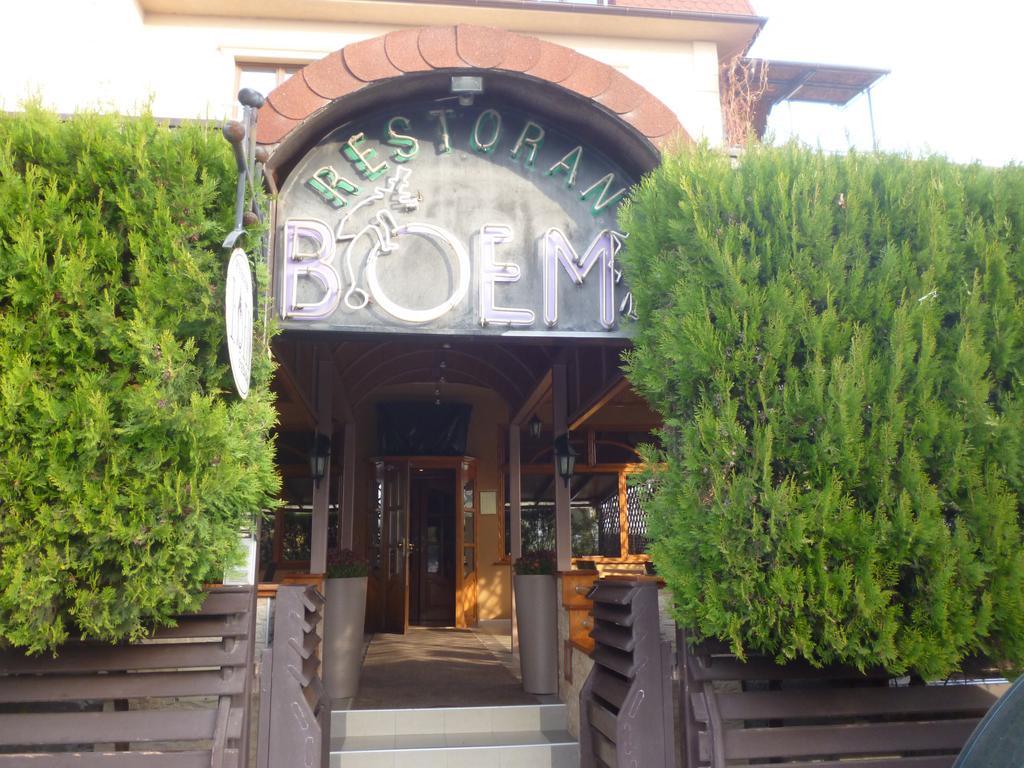 B&B Boem โปชาเรวัซ ภายนอก รูปภาพ