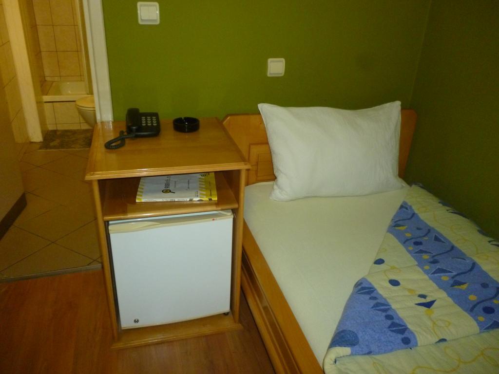 B&B Boem โปชาเรวัซ ภายนอก รูปภาพ