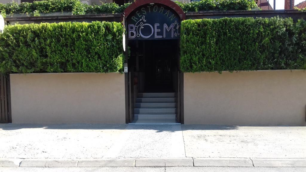 B&B Boem โปชาเรวัซ ภายนอก รูปภาพ